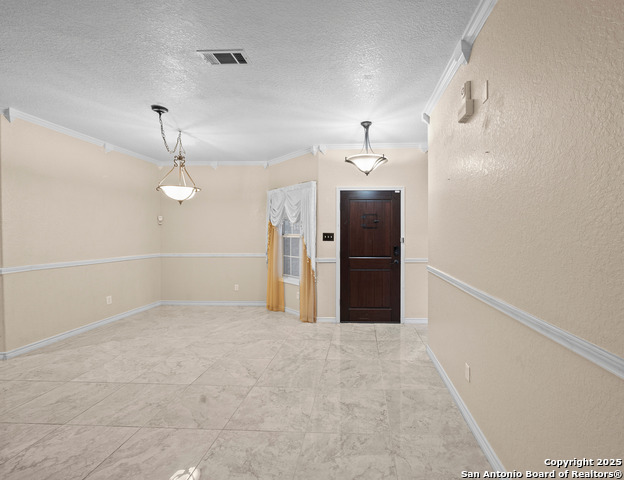 Listing photo id 7 for 6739 Tezel Bend