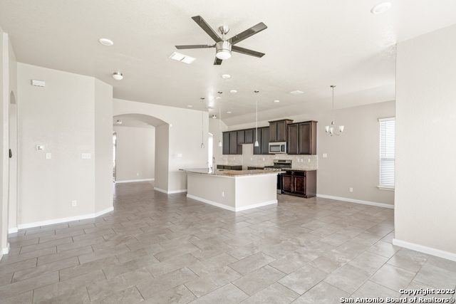 Listing photo id 4 for 8132 Chasemont Ct.
