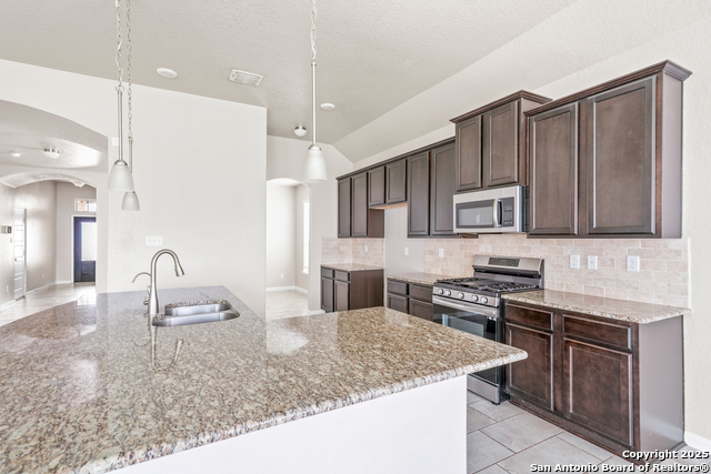 Listing photo id 5 for 8132 Chasemont Ct.
