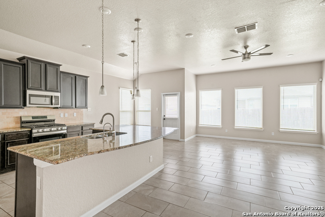 Listing photo id 7 for 8132 Chasemont Ct.