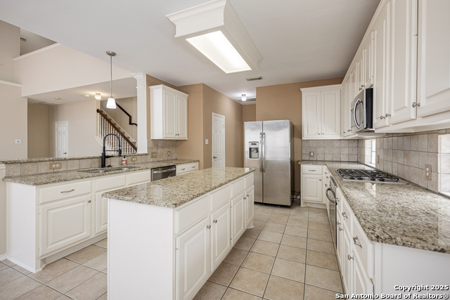 Image 18 of 42 For 21503 Promontory Cir