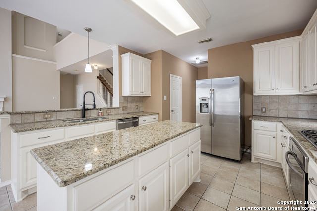Image 19 of 42 For 21503 Promontory Cir