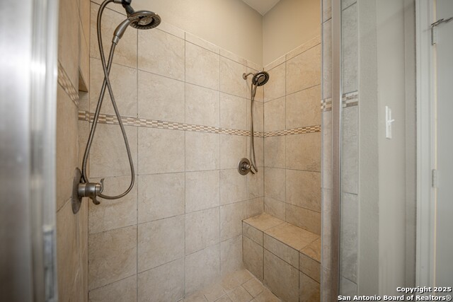 Image 25 of 42 For 21503 Promontory Cir