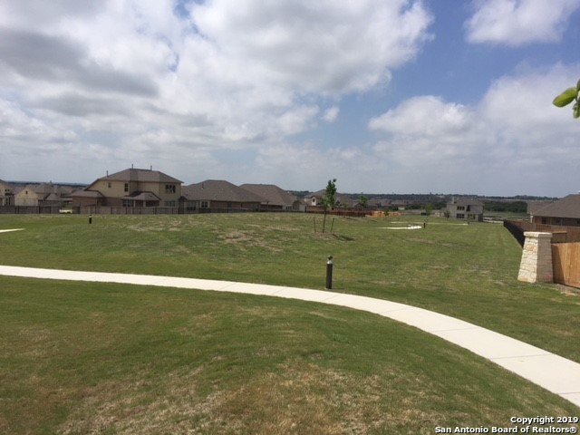 Listing photo id 4 for 444 Foxbrook Way