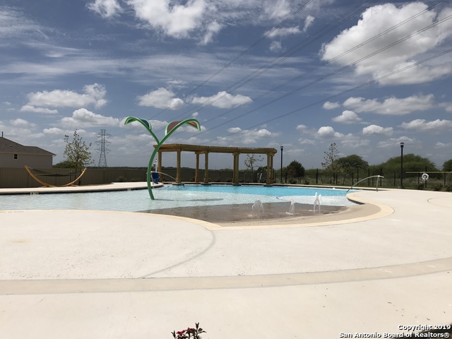 Listing photo id 5 for 444 Foxbrook Way