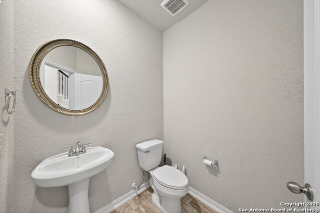 Image 18 of 35 For 8113 Breezy Cove