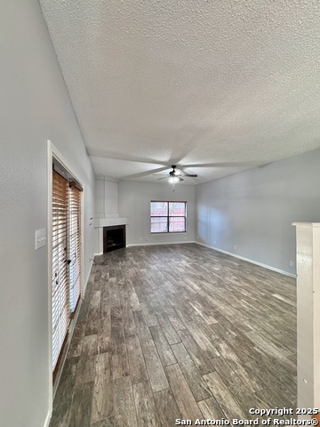 Image 4 of 28 For 21551 Hyerwood