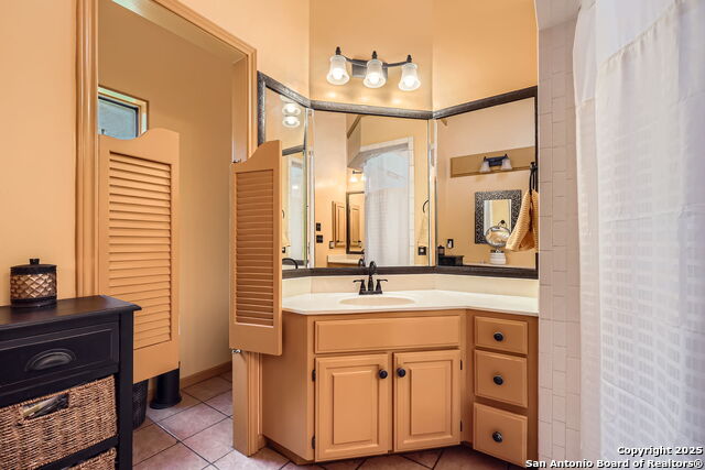 Image 17 of 29 For 13215 Hunters Spring St