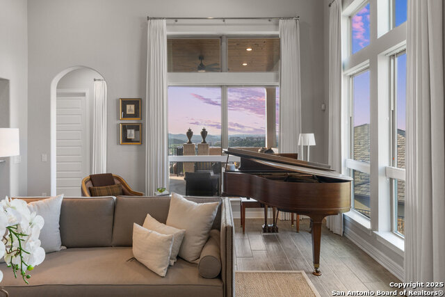 Listing photo id 17 for 6703 Bella Colina