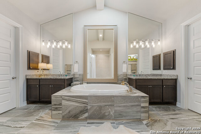 Listing photo id 33 for 6703 Bella Colina