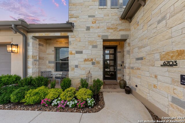 Listing photo id 5 for 6703 Bella Colina