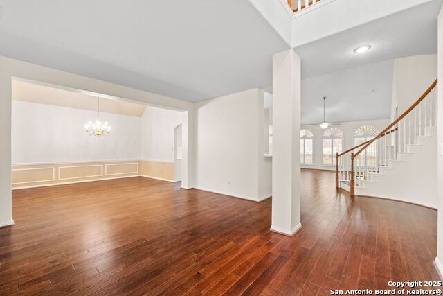 Listing photo id 4 for 614 Walder Trail