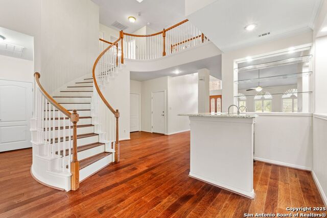 Listing photo id 7 for 614 Walder Trail