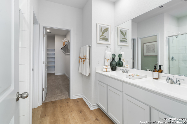 Listing photo id 12 for 1554 Estelea Grove