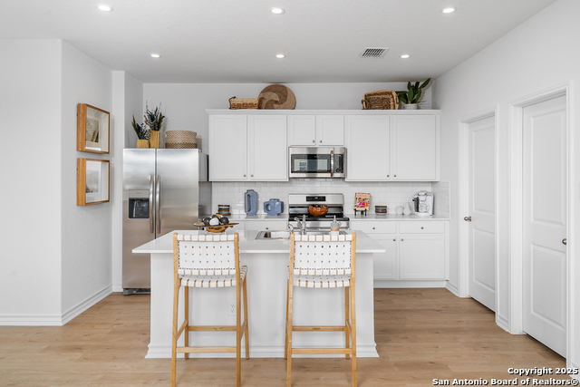 Listing photo id 0 for 1554 Estelea Grove