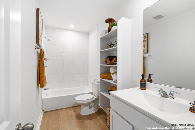 Listing photo id 23 for 1554 Estelea Grove