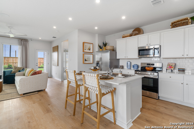 Listing photo id 2 for 1554 Estelea Grove