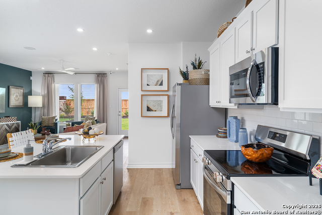 Listing photo id 4 for 1554 Estelea Grove