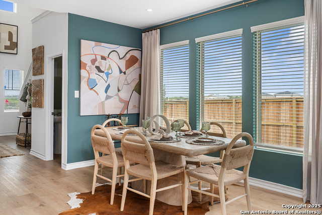 Listing photo id 5 for 1554 Estelea Grove