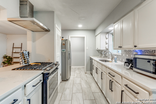 Listing photo id 9 for 347 Pinewood Ln