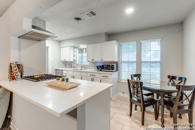 Listing photo id 11 for 347 Pinewood Ln
