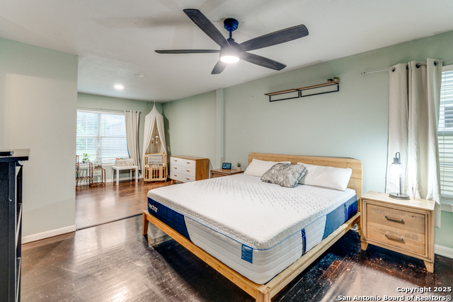 Listing photo id 12 for 347 Pinewood Ln
