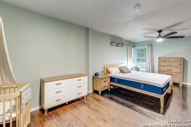 Listing photo id 13 for 347 Pinewood Ln