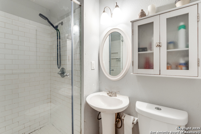 Listing photo id 15 for 347 Pinewood Ln