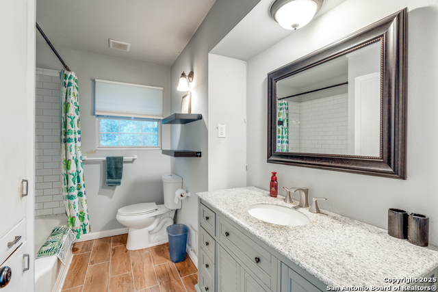 Listing photo id 17 for 347 Pinewood Ln