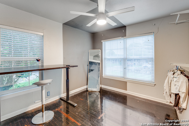 Listing photo id 18 for 347 Pinewood Ln