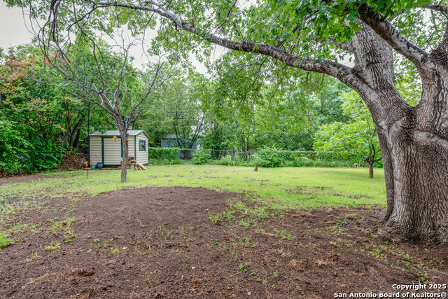 Listing photo id 23 for 347 Pinewood Ln