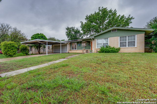 Listing photo id 1 for 347 Pinewood Ln