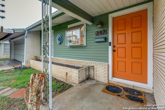 Listing photo id 2 for 347 Pinewood Ln