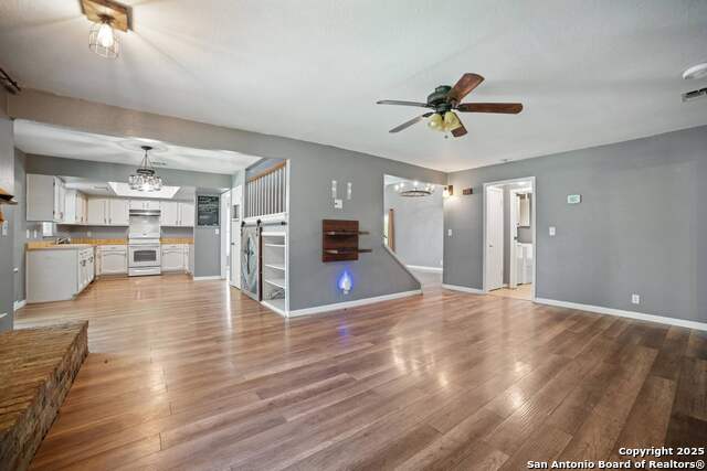 Listing photo id 8 for 3531 Oakfort