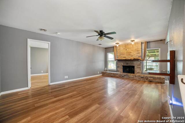 Listing photo id 10 for 3531 Oakfort