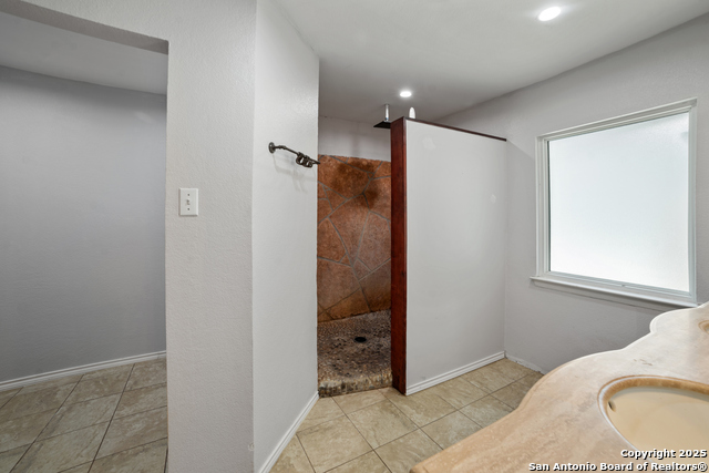 Listing photo id 12 for 3531 Oakfort