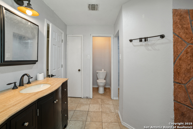 Listing photo id 14 for 3531 Oakfort