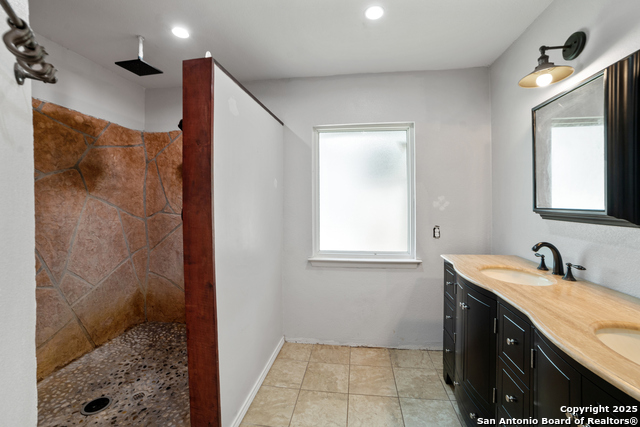 Listing photo id 15 for 3531 Oakfort