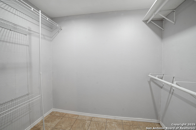 Listing photo id 16 for 3531 Oakfort