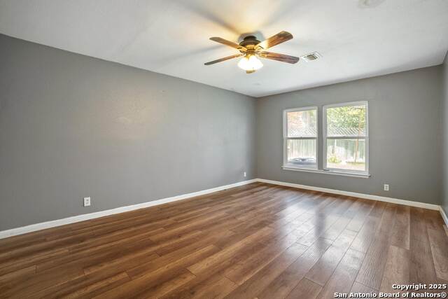 Listing photo id 17 for 3531 Oakfort