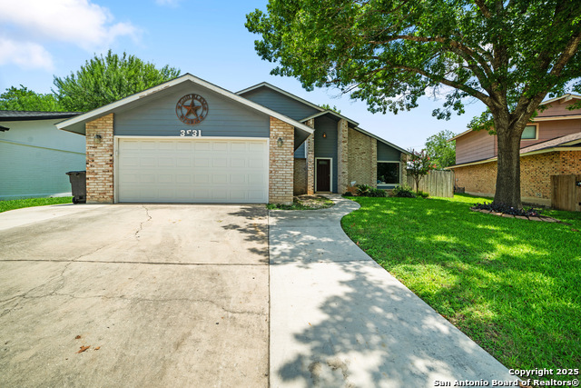 Listing photo id 0 for 3531 Oakfort