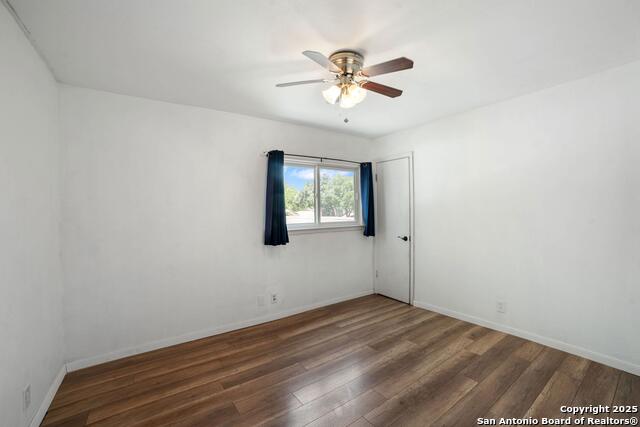 Listing photo id 18 for 3531 Oakfort