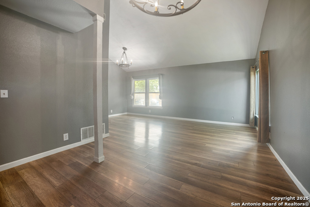 Listing photo id 2 for 3531 Oakfort