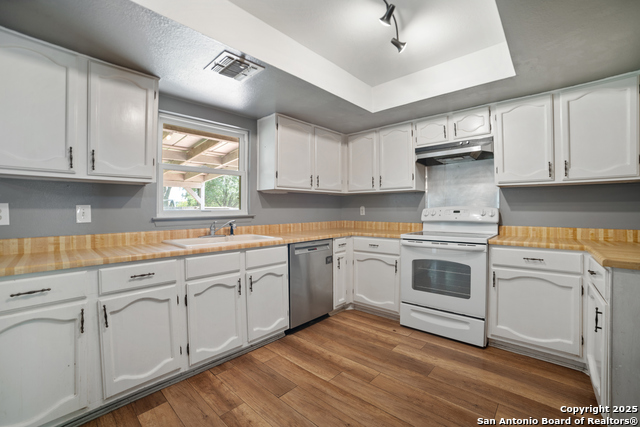 Listing photo id 3 for 3531 Oakfort