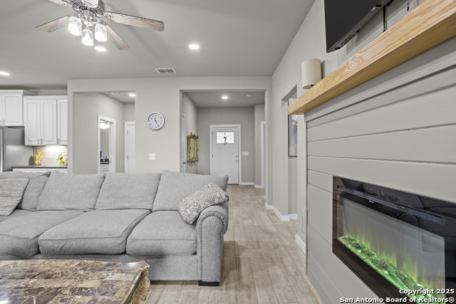 Image 12 of 43 For 234 Tawny Oak