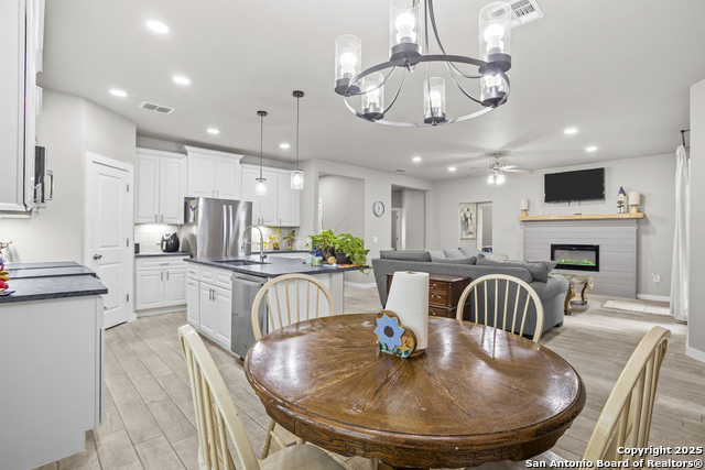 Image 14 of 43 For 234 Tawny Oak