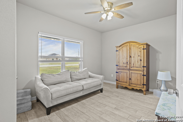 Image 17 of 43 For 234 Tawny Oak