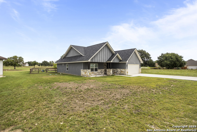 Image 2 of 43 For 234 Tawny Oak