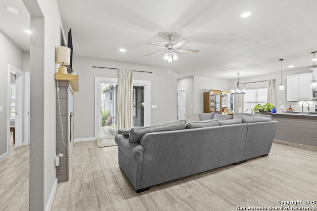 Image 7 of 43 For 234 Tawny Oak