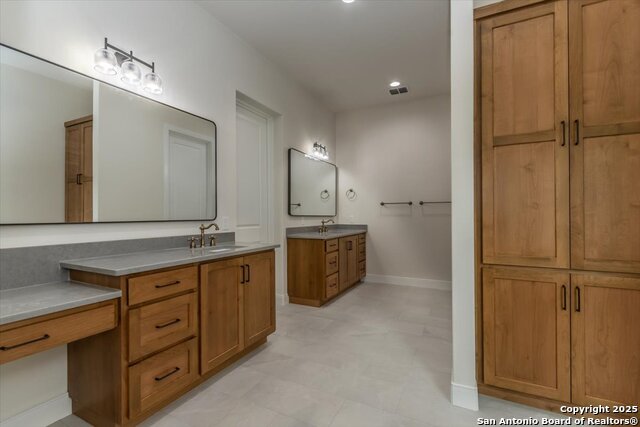 Listing photo id 16 for 26819 Pecan Bluff